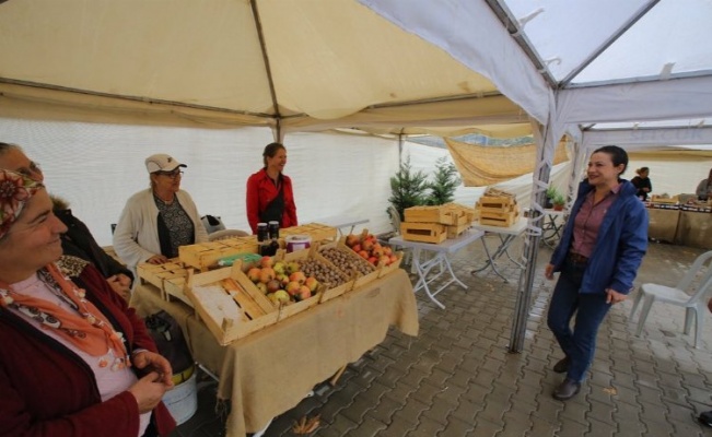 İzmir Efes Selçuk'ta kadın üreticiler bir araya geldi 