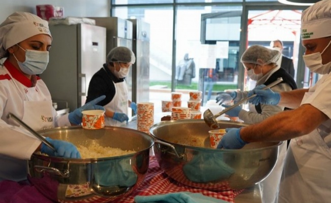 Kırklareli Lüleburgaz'da yemekler sevgiyle hazırlanıyor