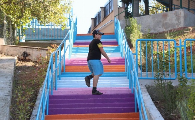 Kocaeli İzmit'te merdivenlere renk geldi