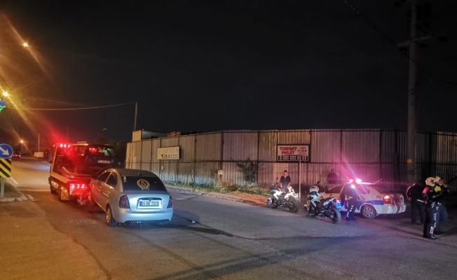 Kocaeli'de iki otomobil çarpıştığı kazada 1 kişi yaralandı