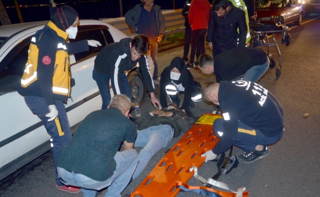 Kocaeli'de otomobilin bariyere çarptığı kazada 2 kişi yaralandı