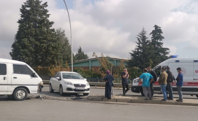 Kocaeli'de panelvanla çarpışan otomobilin sürücüsü yaralandı