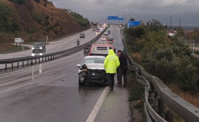 Kocaeli'deki trafik kazalarında 2 sürücü yaralandı