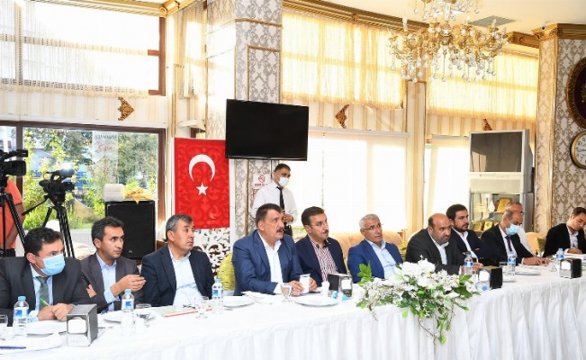 Malatya'da Başkan Gürkan Battalgazi muhtarlarıyla buluştu. 