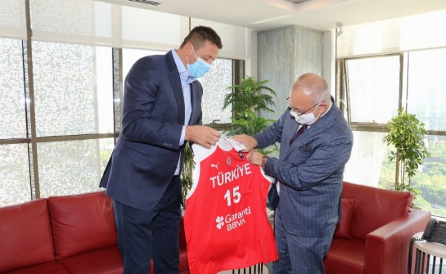 Manisa Büyükşehir'e TBF Başkanı Türkoğlu'ndan ziyaret 