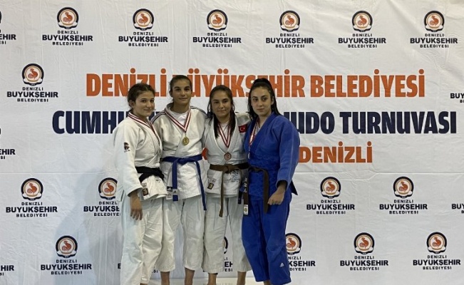 Manisalı judocular 1.'lik kupasını kazandı 
