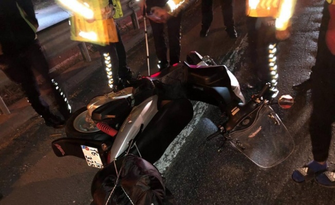 Pamukova'da devrilen motosikletteki 1'i çocuk 2 kişi yaralandı