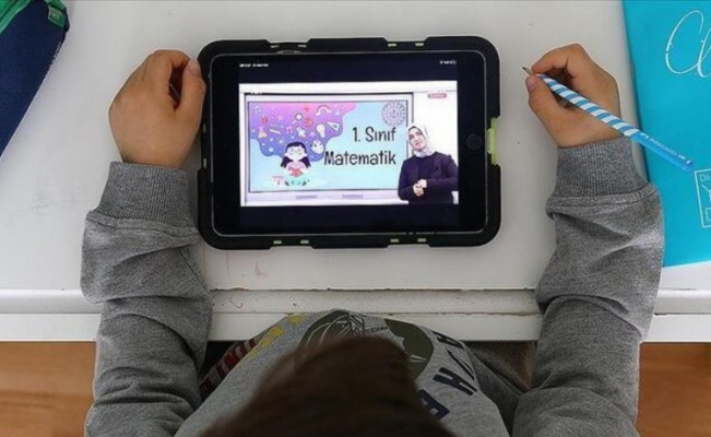 Türk Telekom'dan eğitime 10 bin tablet