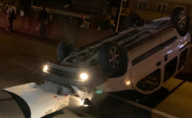 Yalova'da devrilen otomobilin sürücüsü yaralandı