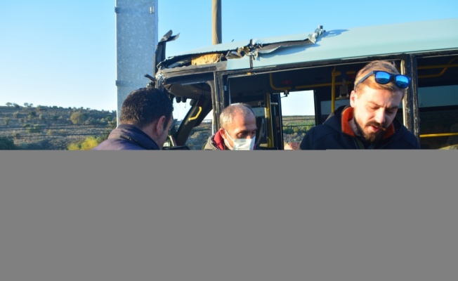 Balıkesir'de 2 yolcu minibüsünün çarpışması sonucu 10 kişi yaralandı