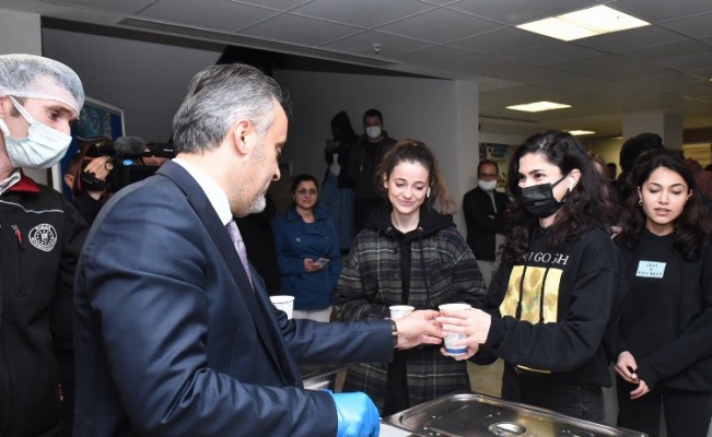 Bursa'da üniversiteli gençler istedi, Başkan Aktaş mesaiyi uzattı