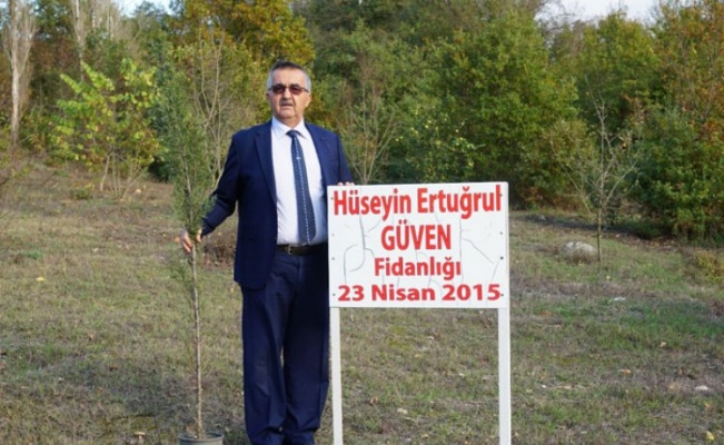 Bursa Mustafakemalpaşa'da emekli öğretmen oğlunun anısını fidanlarla yaşatıyor