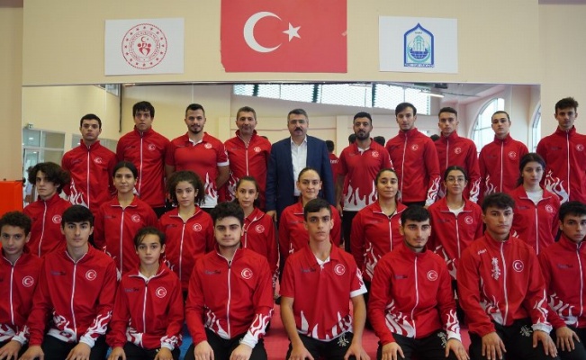 Bursa Yıldırım Belediyesi sporcularını, Kyokushın Karate Şampiyonası'na uğurladı