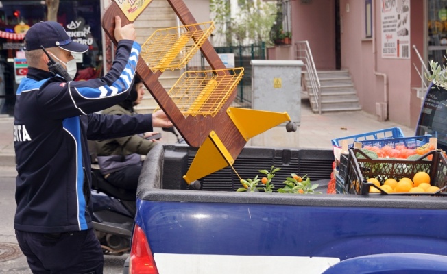 Çorlu'da izinsiz tezgah açan seyyar satıcılar ile yol işgallerine yönelik denetim yapıldı