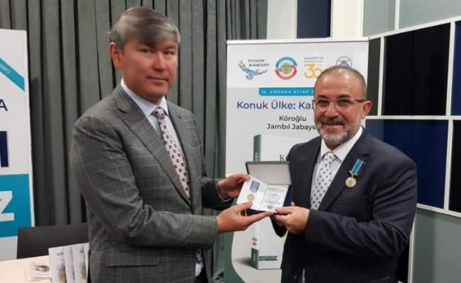 Kahramanmaraş Afşin Belediye Başkanı Güven'e Kazakistan'dan madalya 