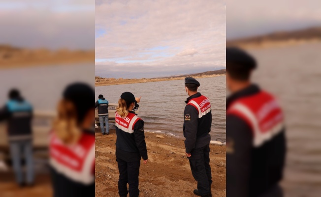 Kırklareli'nde kaçak avcıların baraj gölüne serdiği ağlar drone ile tespit edildi