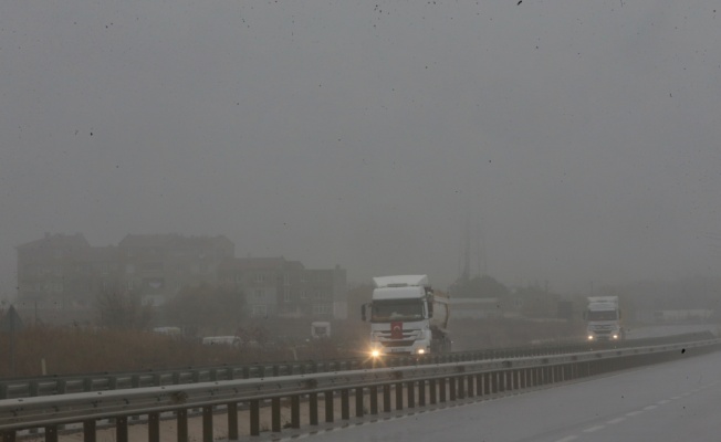 Kırklareli'nde sis nedeniyle görüş mesafesi 50 metreye kadar düştü