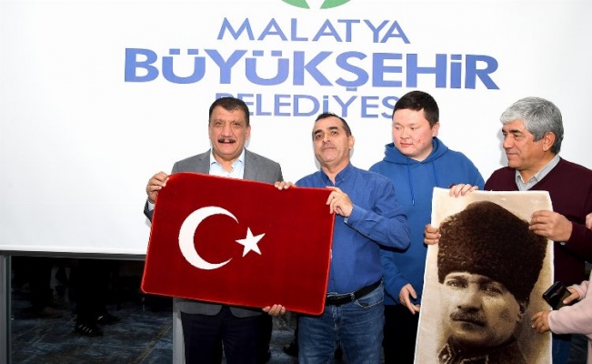 Malatya Büyükşehir Belediye Başkanı Gürkan, Kazak öğrencilerle buluştu 