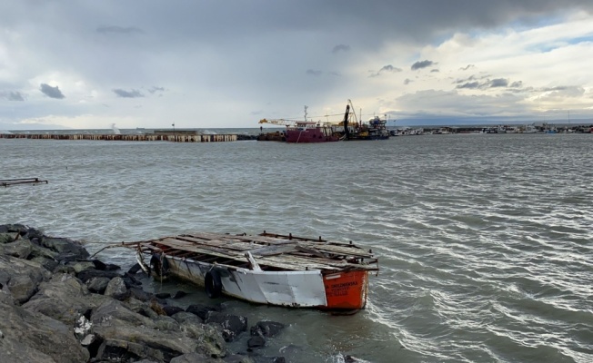 Tekirdağ'da şiddetli rüzgar nedeniyle bazı balıkçı tekneleri zarar gördü