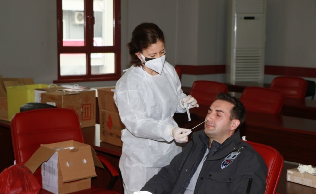 Vaka sayılarının arttığı Kırklareli'nde belediye personeline PCR testi yapıldı