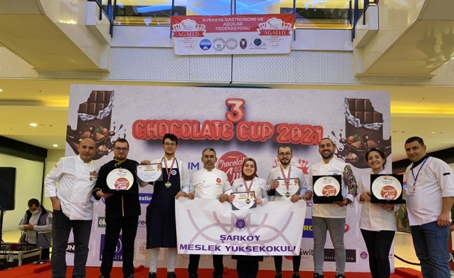 Aşçı adayları öğrenciler İstanbul'daki yarışmada birinci oldu