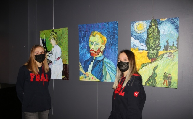 Bandırma'da lise öğrencilerinin resimleri sergileniyor