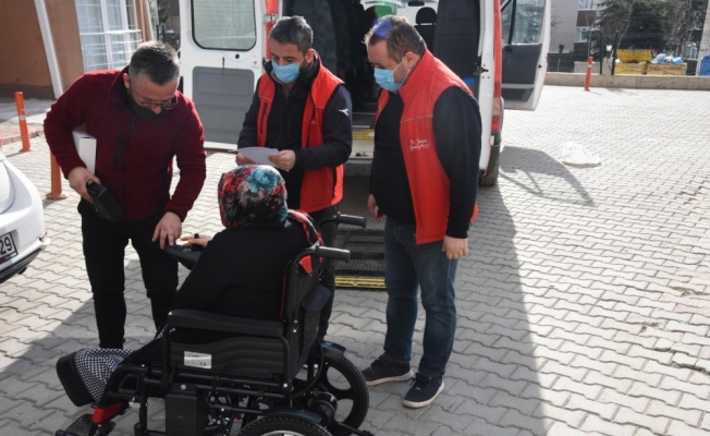 Bilecik Belediyesinden akülü tekerlekli sandalye yardımı