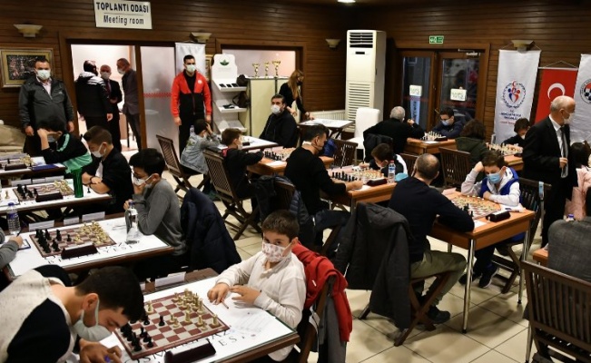 Bursa'da satranç tutkunları Osmangazi'de buluştu