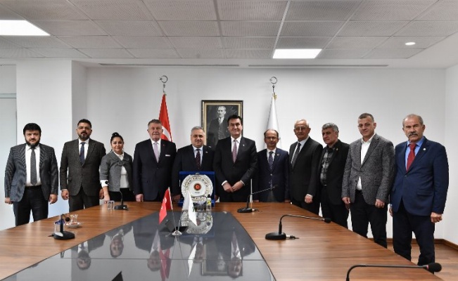 Bursa Osmangazi Belediye Başkanı Dündar, muhtarlarla buluştu 