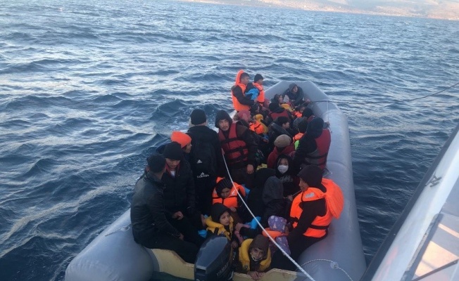 Çanakkale açıklarındaki lastik botta 47 düzensiz göçmen yakalandı