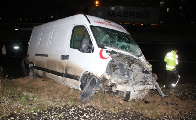 Çerkezköy'de ata çarpan minibüsün sürücüsü yaralandı
