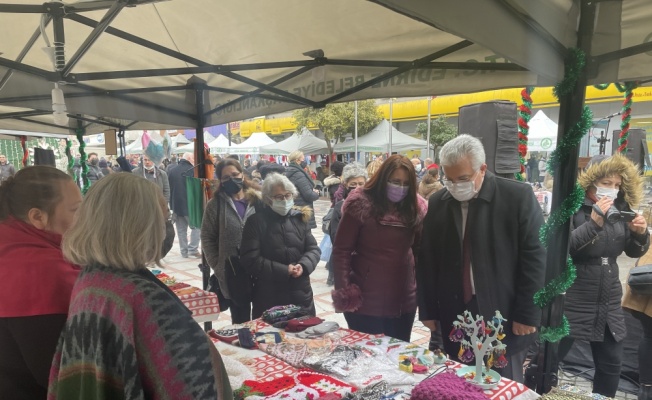 Edirne'de kadınların tasarladığı hediyelik ürünler yılbaşı için satışa sunuldu