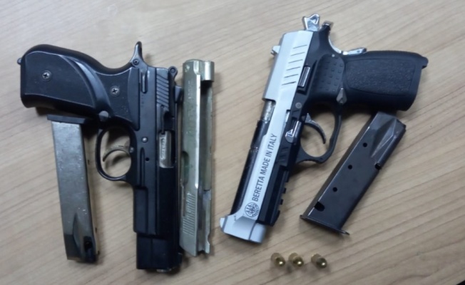 Kırklareli'nde tabanca ile yakalanan iki kişi gözaltına alındı
