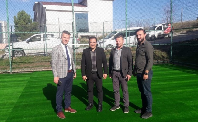 Kocaeli İzmit'te futbol sahası yenilendi 