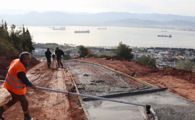 Kocaeli İzmit'te Serdar Mahallesi'ne yeni beton yol