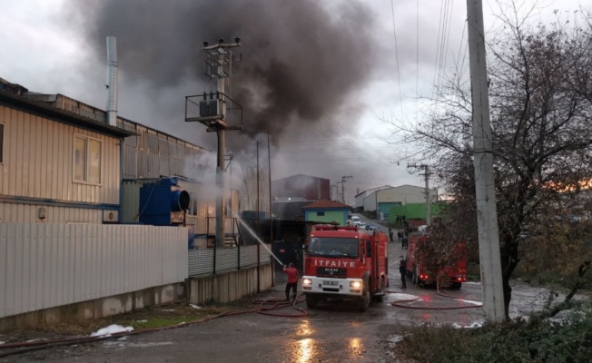 Kocaeli'de geri dönüşüm fabrikasında çıkan yangın kontrol altına alındı
