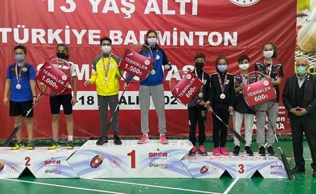 Manisalı badmintoncular Türkiye üçüncüsü 