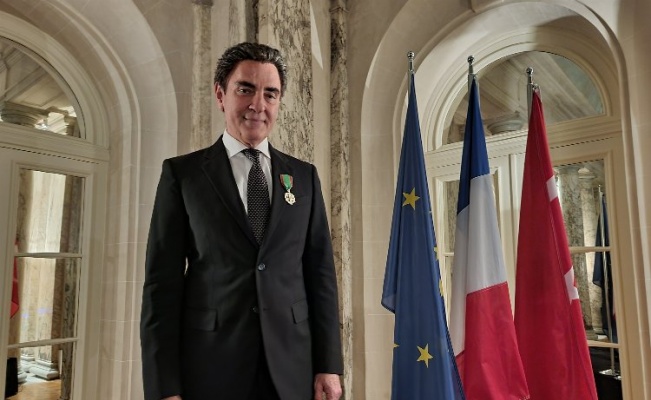 Selçuk Tümay’a Fransa Hükümetinden Şövalye Liyakat Nişanı 