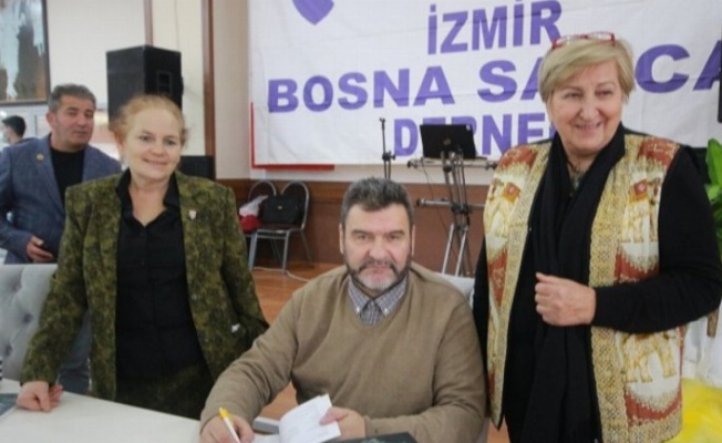 Boşnak Komutan Hociç kitabını İzmir'de imzaladı