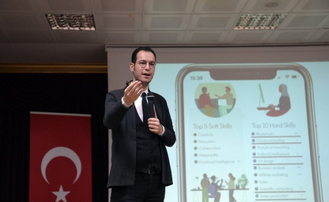 Bursa Osmangazi'de ‘Teknoloji Çağında Eğitim’ söyleşisi 