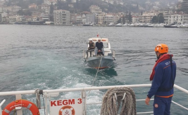 İstanbul Bebek'te arızalanan tekne kurtarıldı