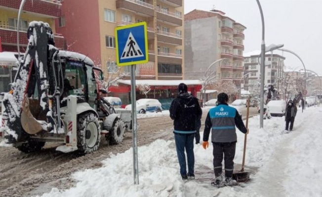 Malatya'da karla mücadele devam ediyor 