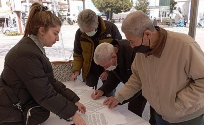 Bursa Gemlik'te 'Körfezime Dokunma' imzaları sürüyor