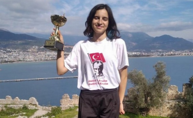 Kocaeli İzmit Belediyesporlu Serra Alanya’da şampiyonluğa koştu