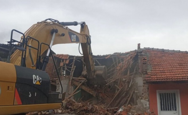 Kütahya'da metruk ev yıkımları devam ediyor 