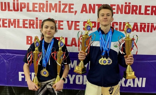 Bursa Osmangazi'nin milli tenisçilerinden çifte başarı