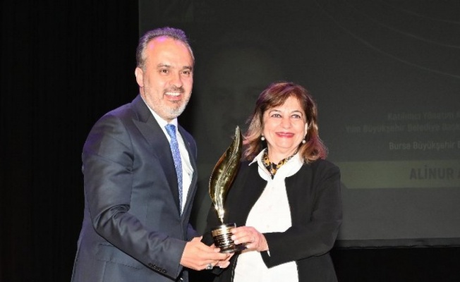 Bursa Büyükşehir Belediye Başkanı Aktaş'a 'yılın başkanı' ödülü