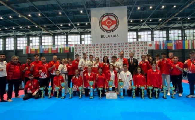 Bursa Yıldırımlı sporcular Türkiye'yi Avrupa'da gururlandırdı