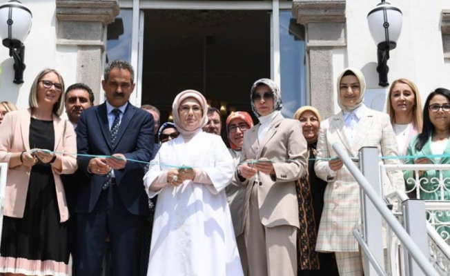 Emine Erdoğan'dan İzmir'de 'Enstitü' açılışı