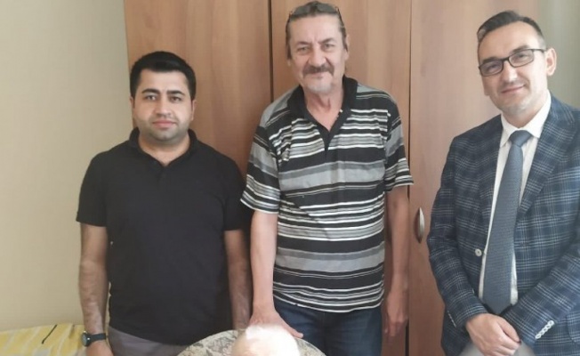 Kocaeli İzmit Belediyesi'nden en yaşlı çınara Babalar Günü kutlaması